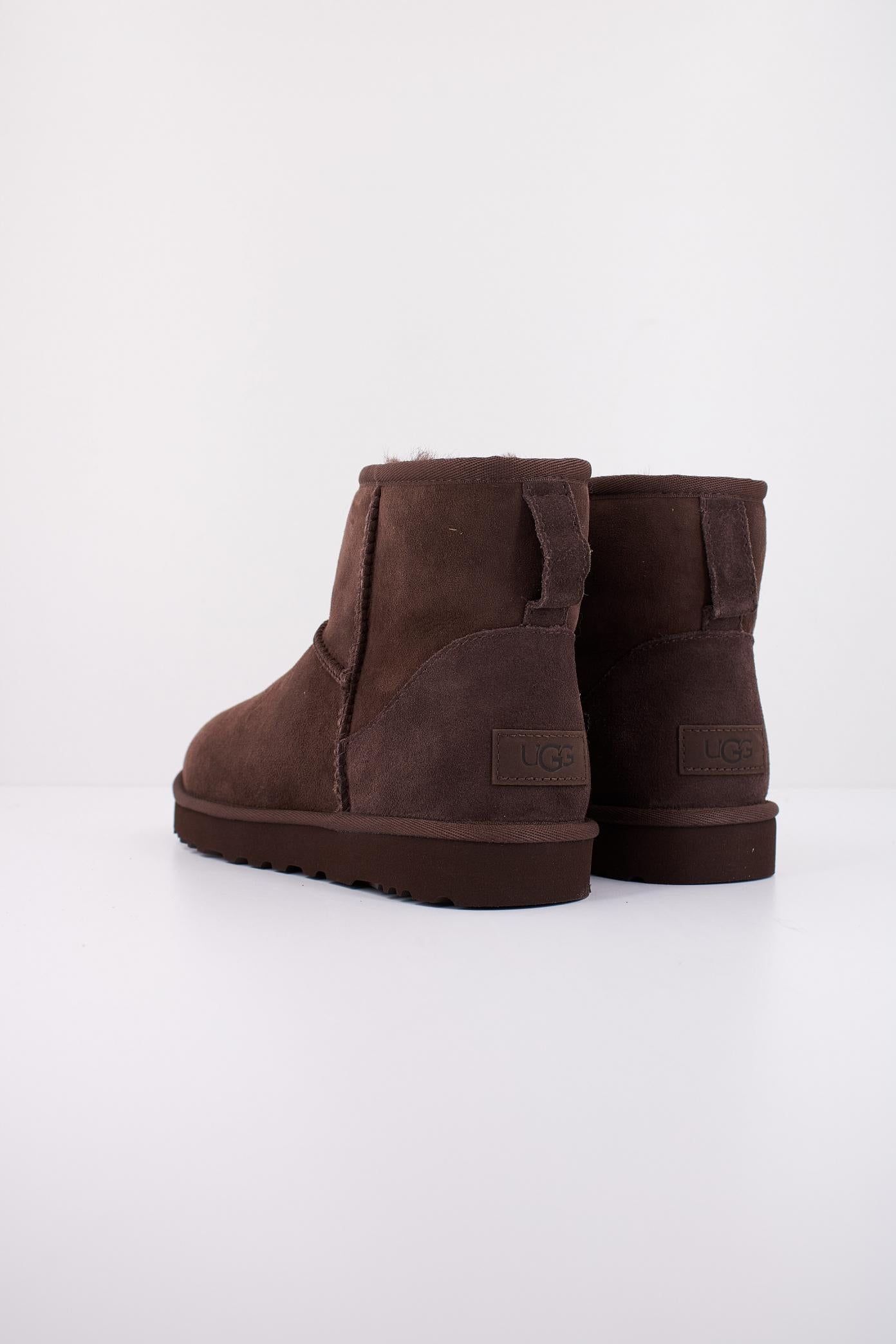 UGG UGG CLASSIC MINI en color MARRON  (4)