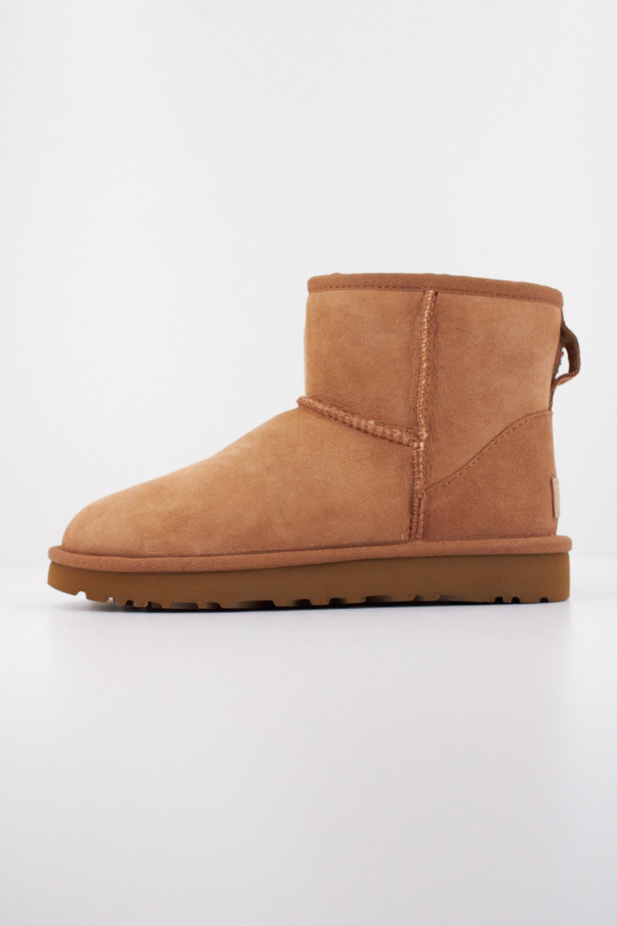 UGG UGG CLASSIC MINI en color MARRON  (1)