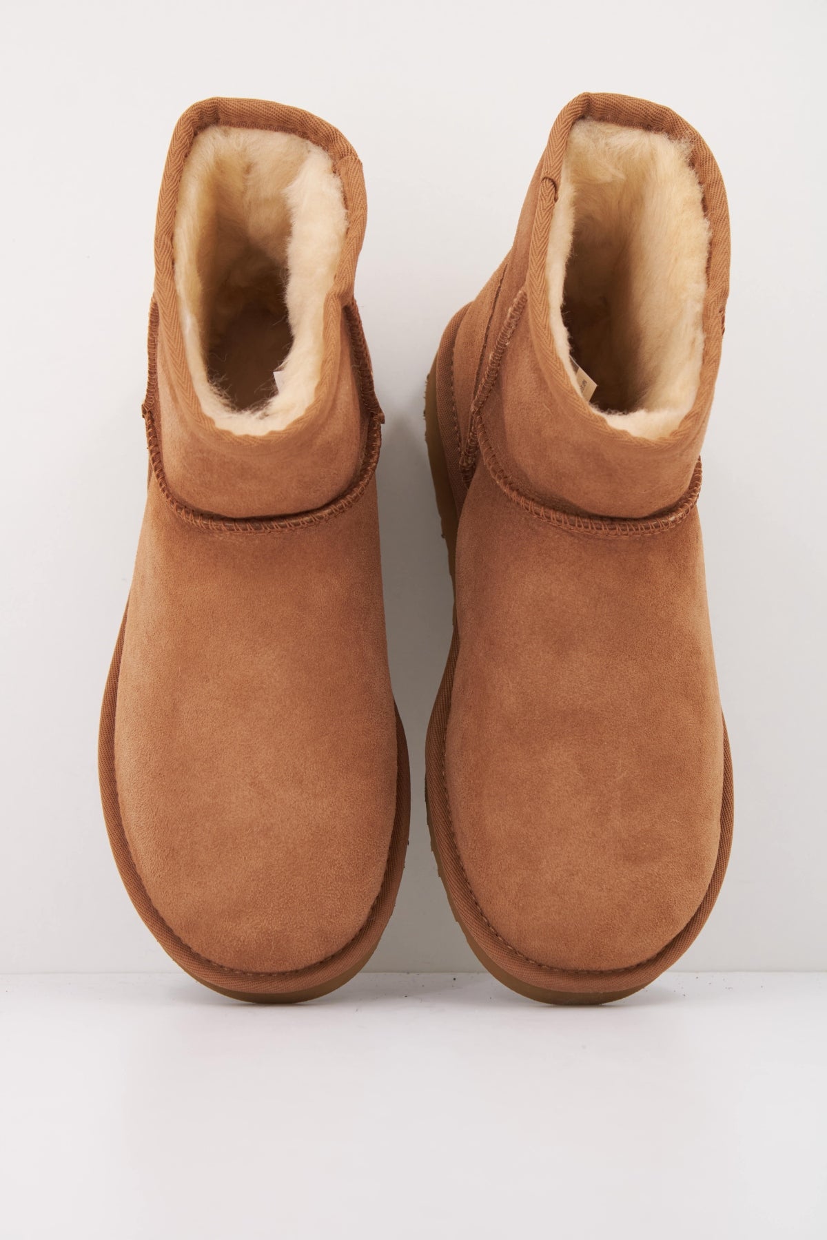 UGG UGG CLASSIC MINI en color MARRON  (3)