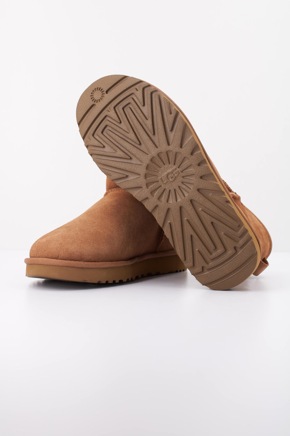 UGG UGG CLASSIC MINI en color MARRON  (5)