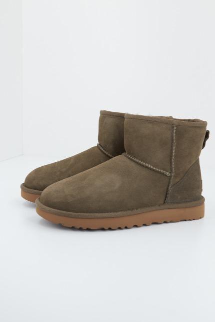 UGG W CLASSIC MINI II en color VERDE  (1)
