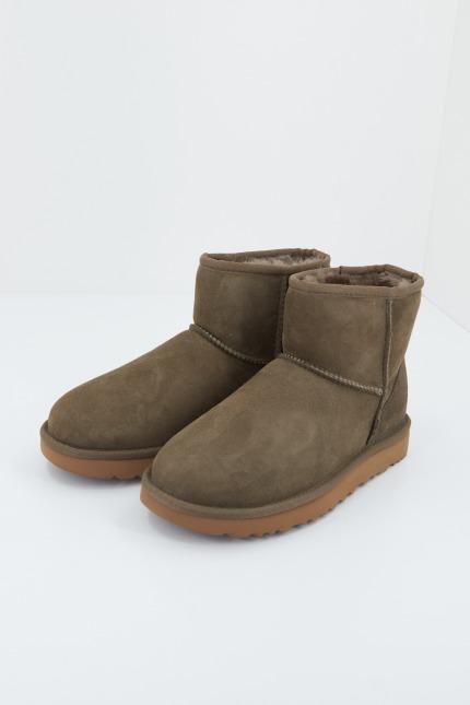 UGG W CLASSIC MINI II en color VERDE  (2)