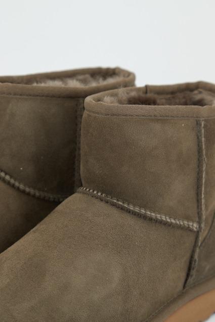 UGG W CLASSIC MINI II en color VERDE  (3)