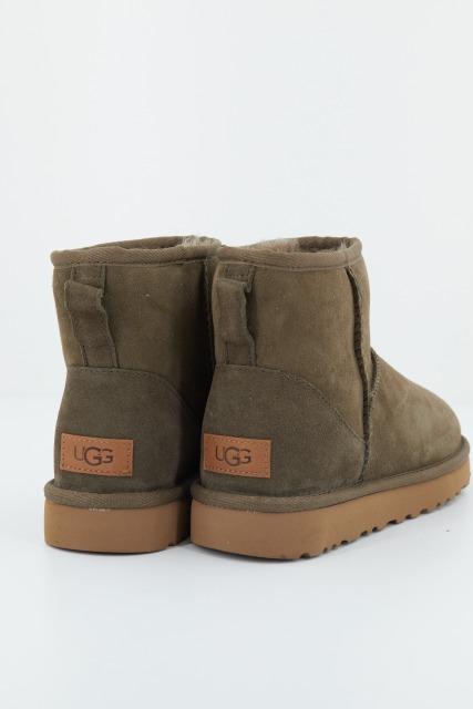 UGG W CLASSIC MINI II en color VERDE  (4)