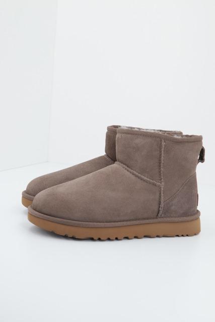 UGG W CLASSIC MINI II en color MARRON  (1)