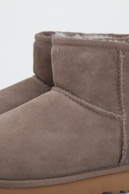 UGG W CLASSIC MINI II en color MARRON  (2)