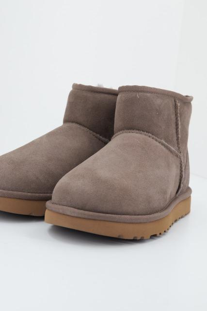 UGG W CLASSIC MINI II en color MARRON  (3)
