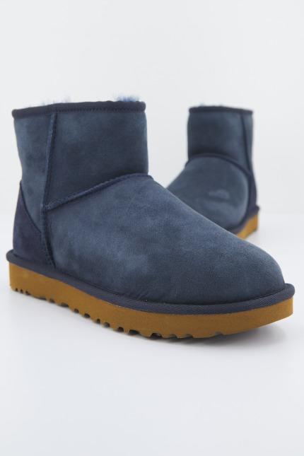 UGG CLASSIC MINI II en color AZUL  (1)
