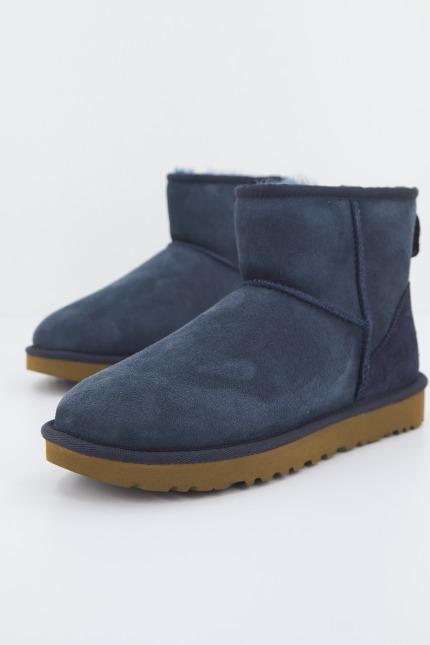UGG CLASSIC MINI II en color AZUL  (2)