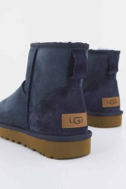 UGG CLASSIC MINI II en color AZUL  (3)