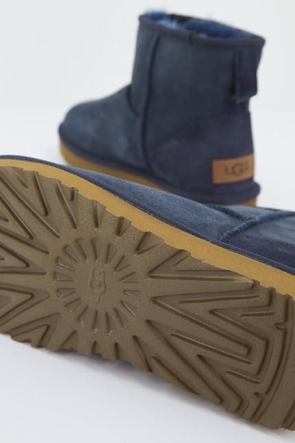 UGG CLASSIC MINI II en color AZUL  (4)
