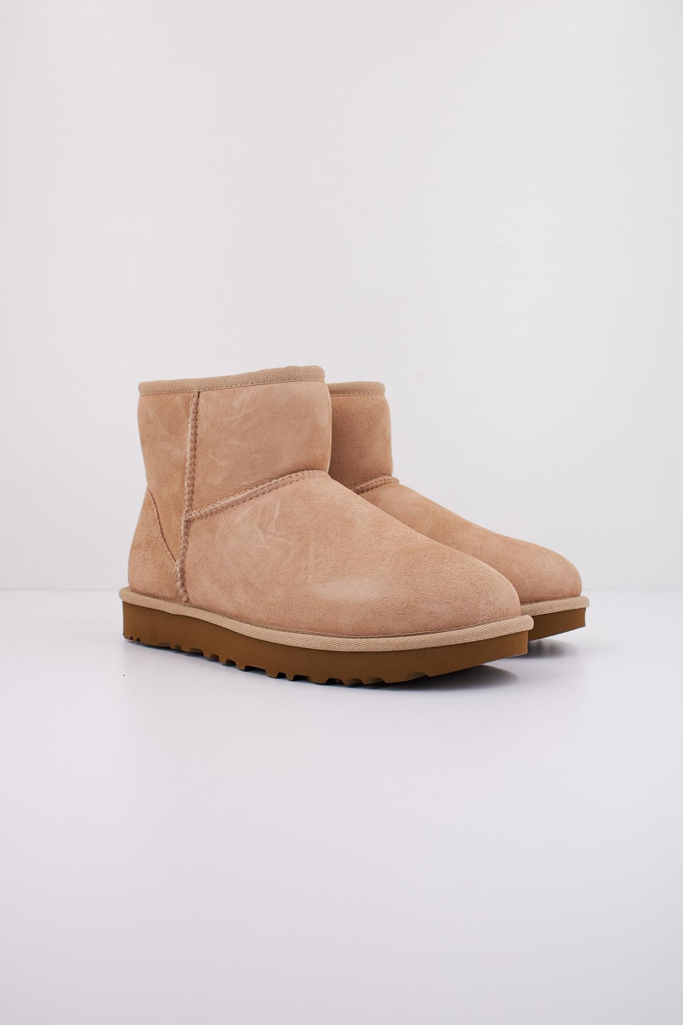 UGG W CLASSIC MINI II en color BEIS  (2)