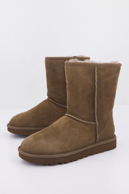 UGG W CLASSIC SHORT II en color MARRON  (1)