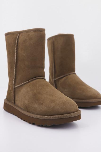 UGG W CLASSIC SHORT II en color MARRON  (2)