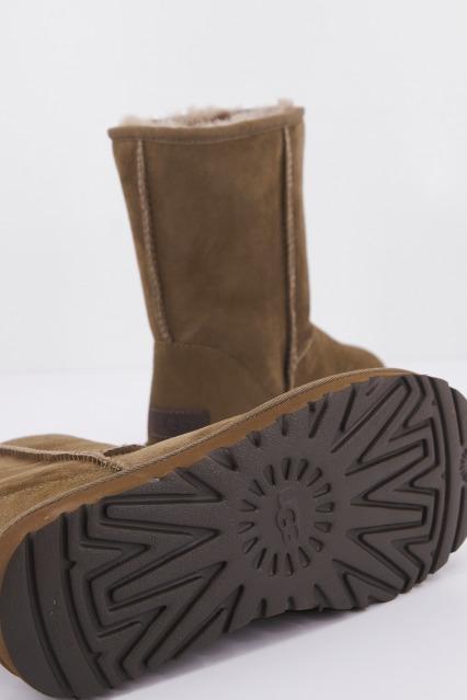 UGG W CLASSIC SHORT II en color MARRON  (4)
