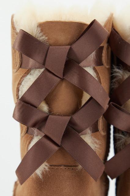 UGG UGG BAILEY BOW en color MARRON  (4)