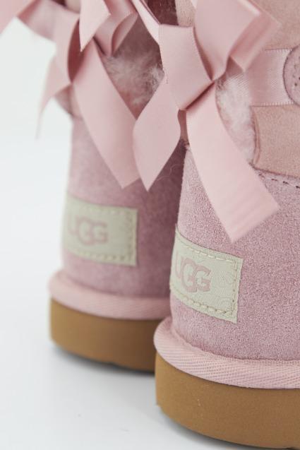 UGG BAILEY BOW II en color ROSA  (4)