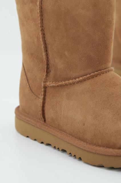 UGG CLASSIC II en color MARRON  (2)