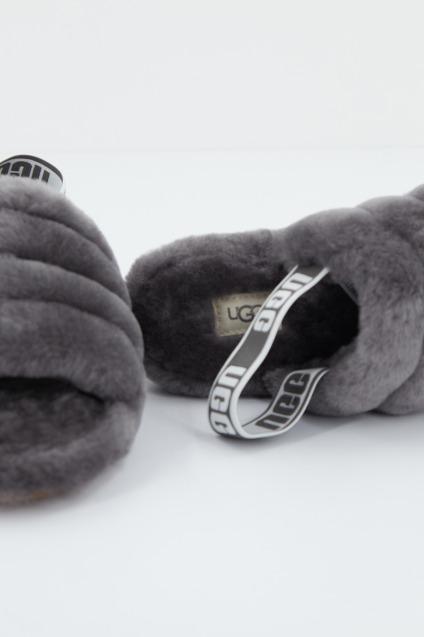 UGG FLUFF YEAH SLIDE en color GRIS  (4)