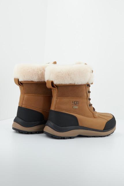 UGG ADIRONDACK BOOT III en color MARRON  (3)