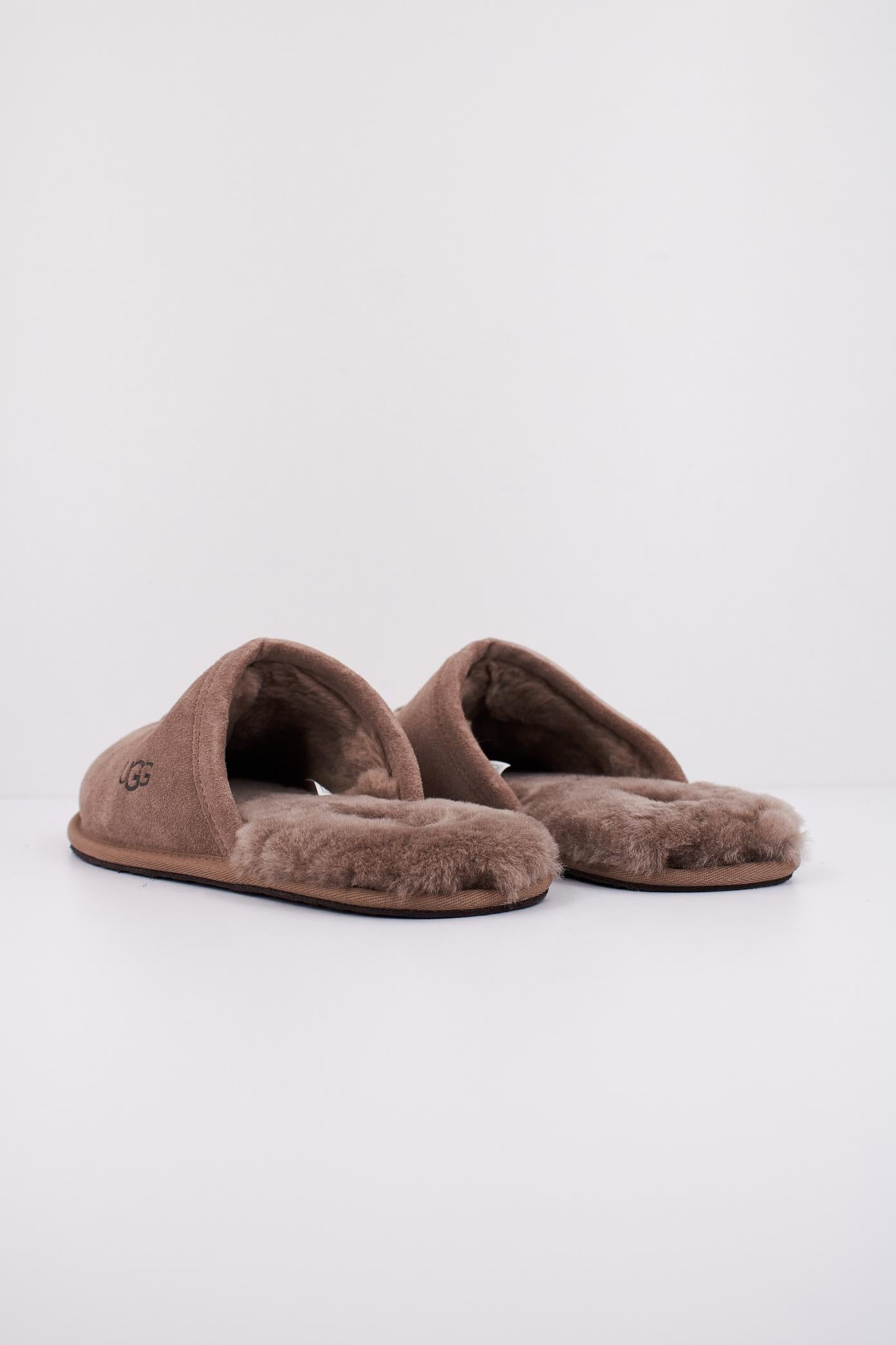 UGG SCUFF en color BEIS  (4)