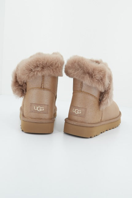 UGG UGG FLUFF PIN en color MARRON  (4)