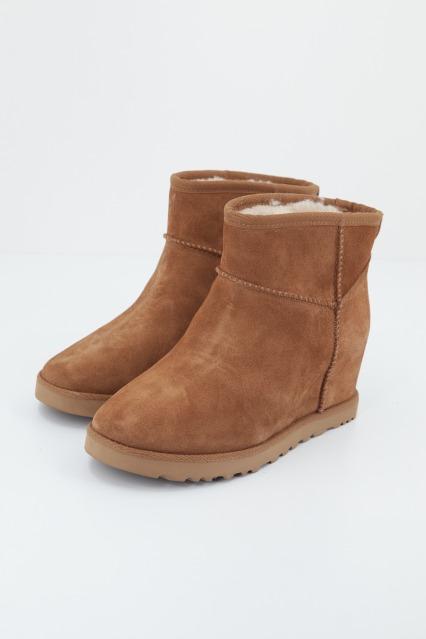 UGG CLASSIC FEMME MINI en color MARRON  (2)
