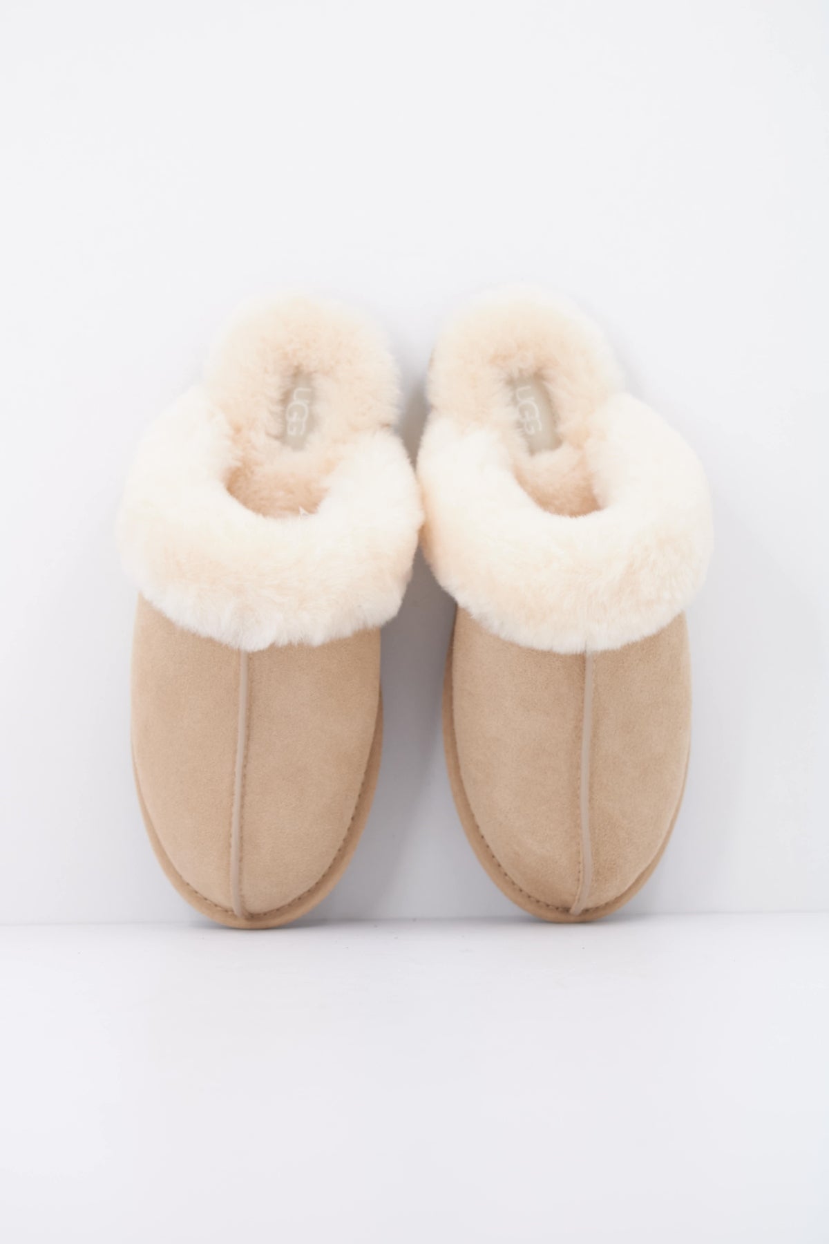 UGG SCUFFETTE en color MARRON CLARO  (3)