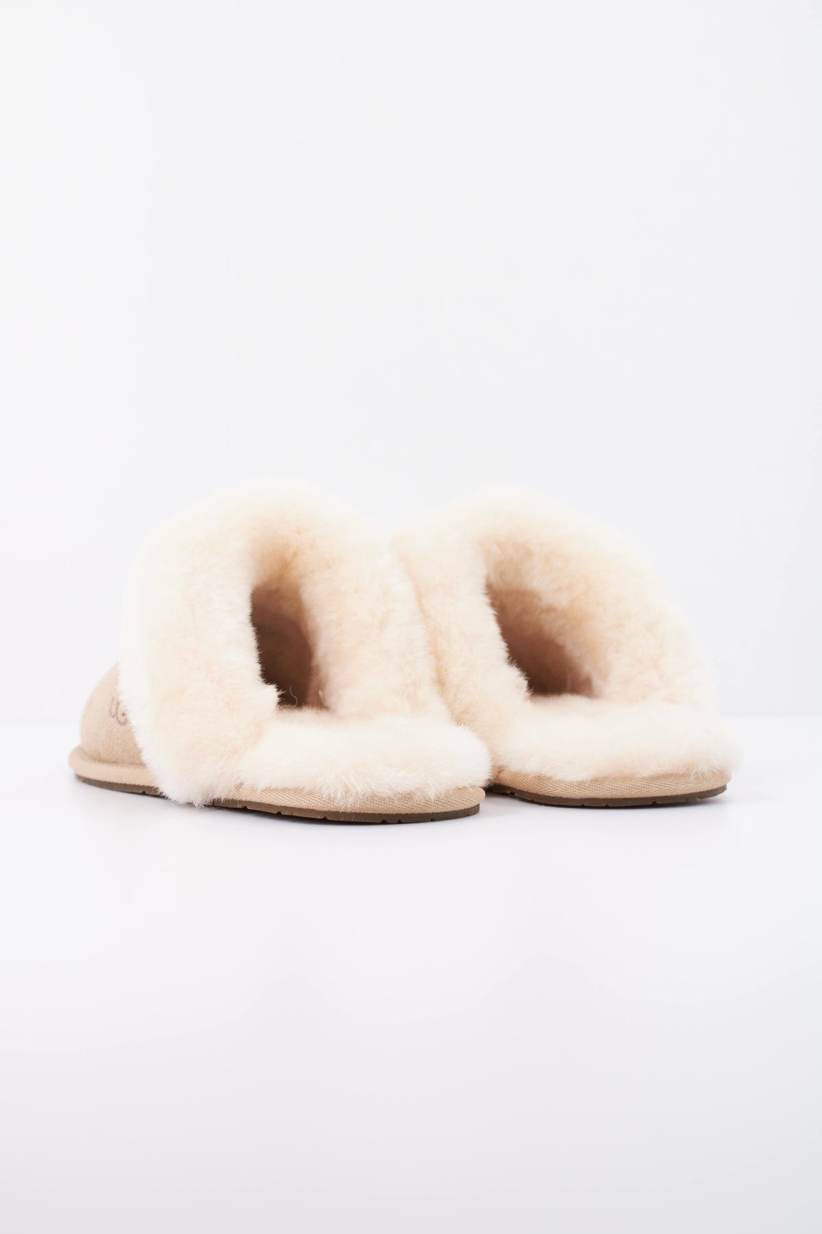 UGG SCUFFETTE en color MARRON CLARO  (4)