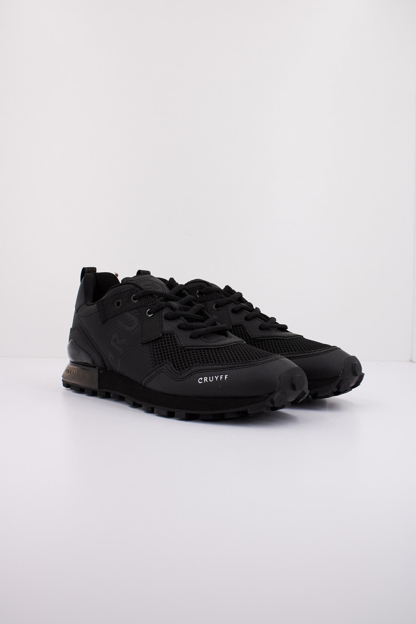 CRUYFF SUPERBIA en color NEGRO  (2)