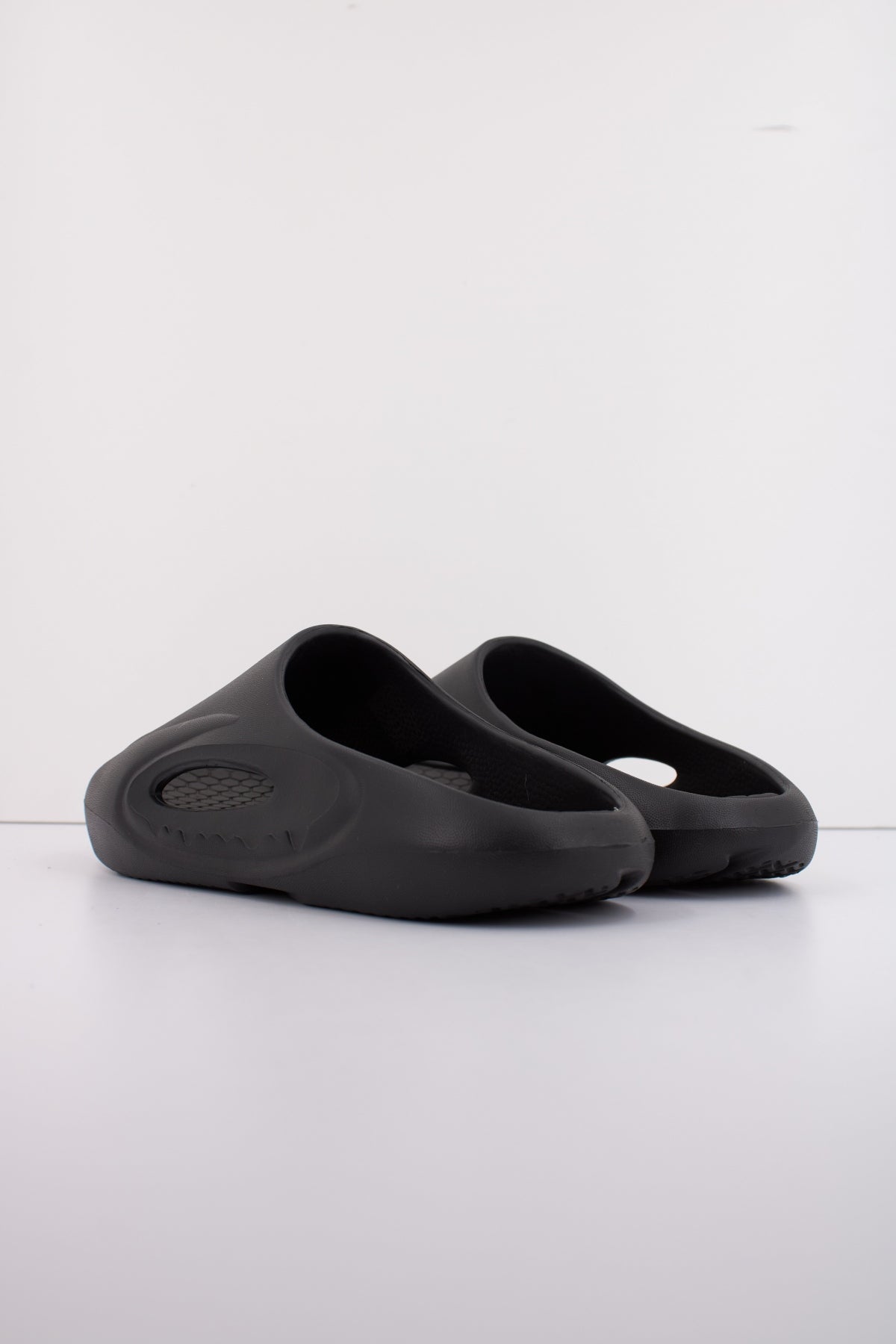 CRUYFF RECOVERY HEX-TECH en color NEGRO  (4)