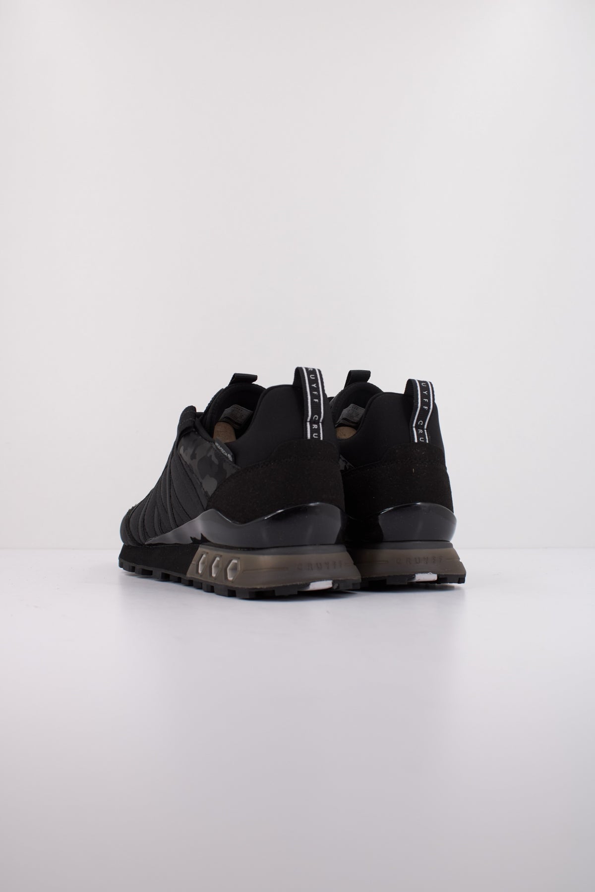 CRUYFF FEARIA HAX TECH en color NEGRO  (4)