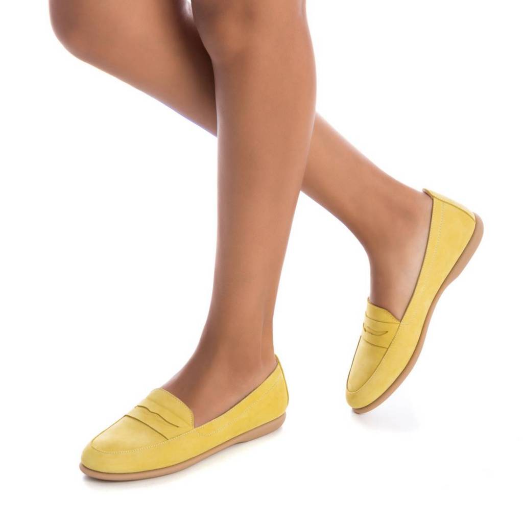 Zapatos de la marca CARMELA en color  AMARILLO