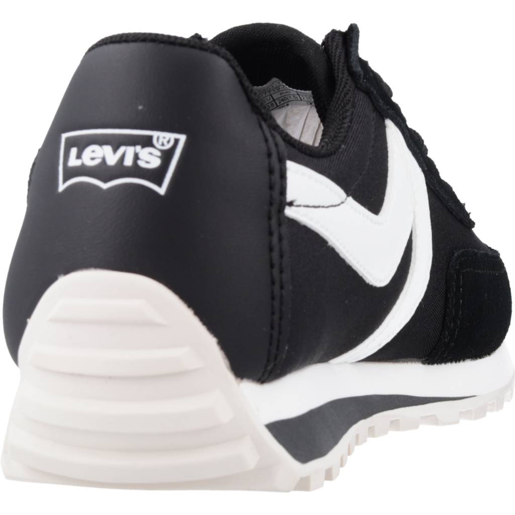 Zapatos de la marca LEVI'S en zacaris